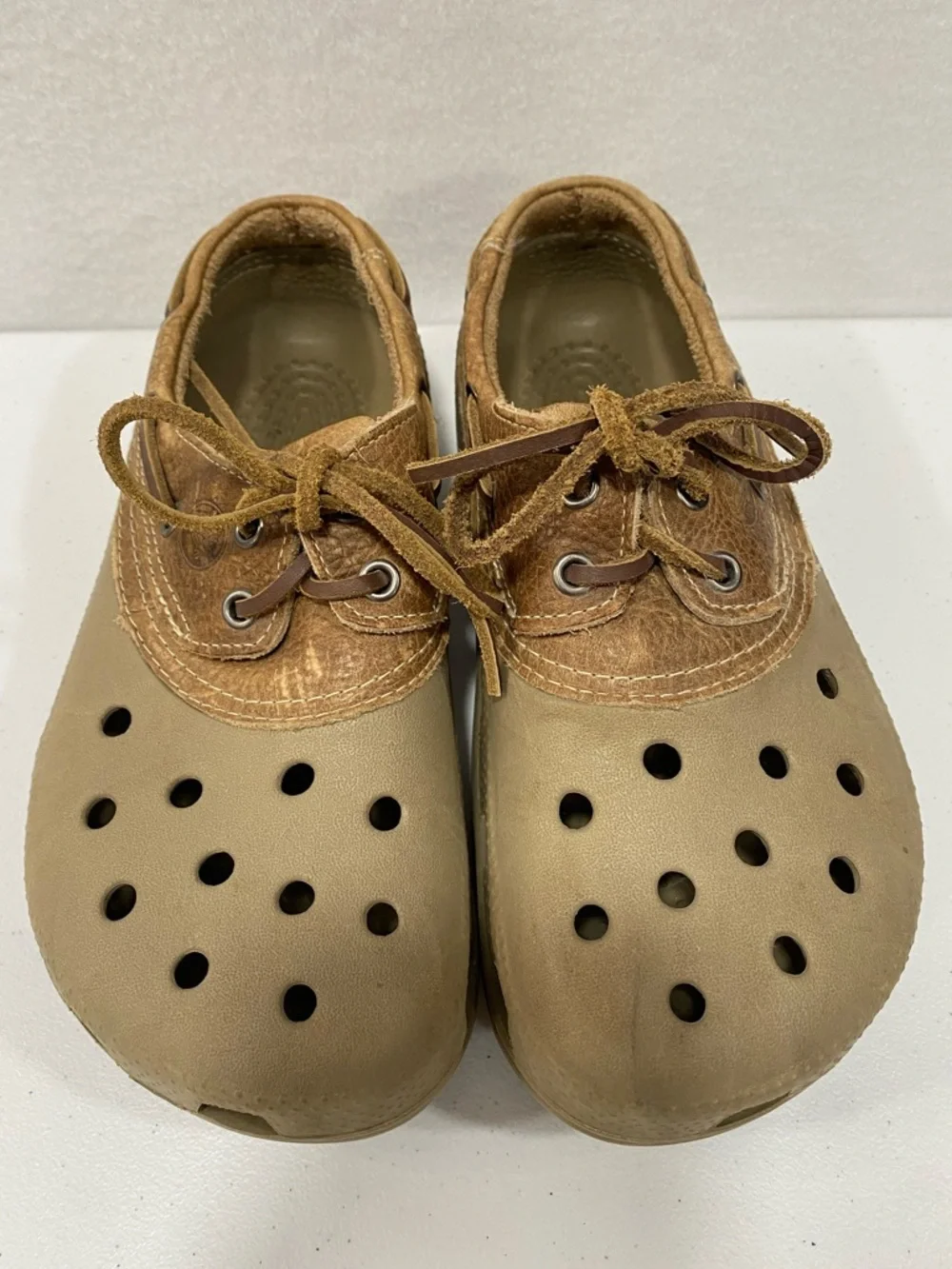 Crocs Islander Pitcrew Boat Shoe Clogs M6/W8 Unisex Leather Trim Brown Tan